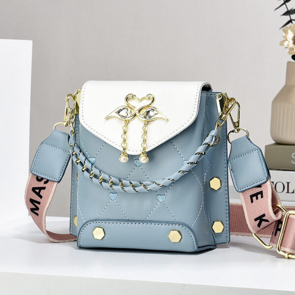 New Stylish Good Texture Shoulder Bag All-matching Western Style Pearl Chain Small Bag - Image 4